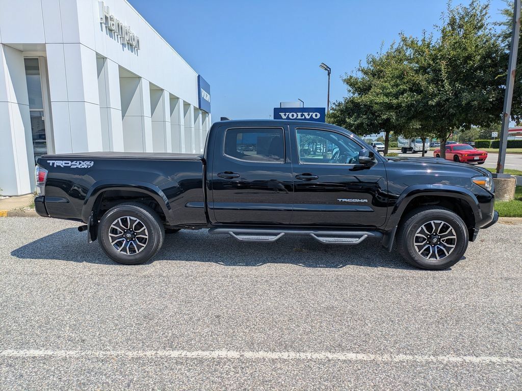 Used 2020 Toyota Tacoma TRD Sport w/ TRD Premium Sport Package AWD/4WD image 3