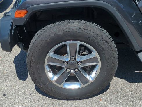 Used 2020 Jeep Wrangler Unlimited Sahara AWD/4WD image 12