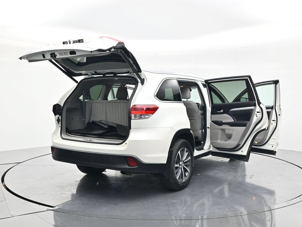 Used 2017 Toyota Highlander XLE AWD/4WD image 55