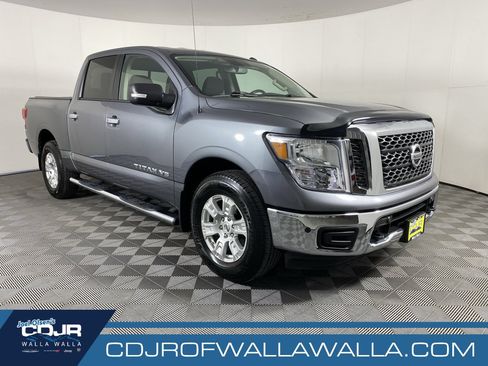 Used 2018 Nissan Titan SV w/ SV Convenience Package AWD/4WD image 1