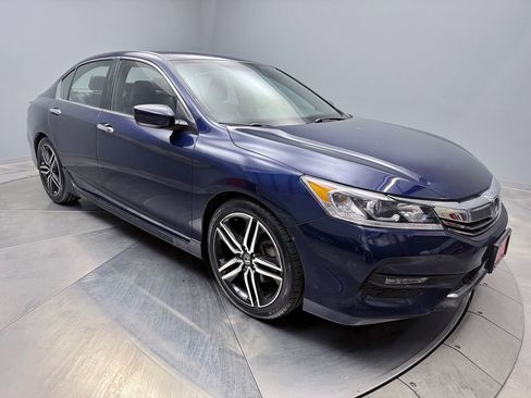 Used 2017 Honda Accord Sport Special Edition image 3