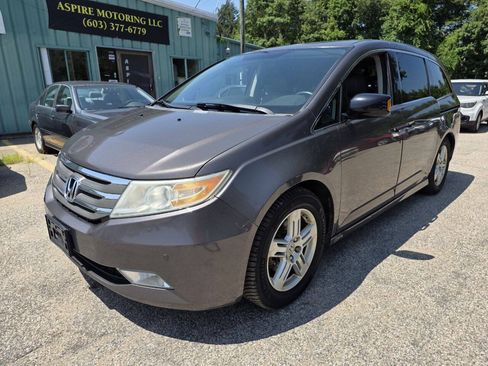 Used 2011 Honda Odyssey Touring Elite image 3
