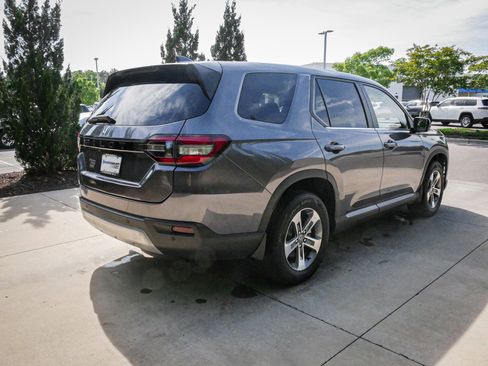 Certified 2025 Honda Pilot EX-L image 10