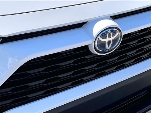 Used 2024 Toyota RAV4 LE AWD/4WD image 29