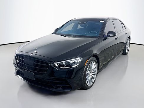 Used 2022 Mercedes-Benz S 500 4MATIC w/ AMG Line Package image 4