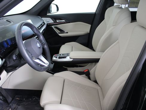 Certified 2025 BMW X1 xDrive28i w/ Premium Package image 5