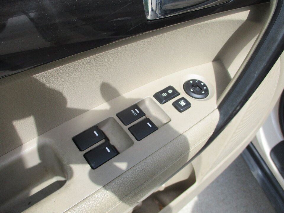 Used 2012 Kia Sorento FWD w/ Third Row Pkg image 25