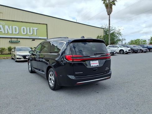 Used 2023 Chrysler Pacifica Limited FWD image 6