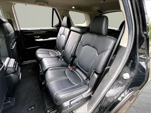 Used 2025 Honda Pilot EX-L image 18