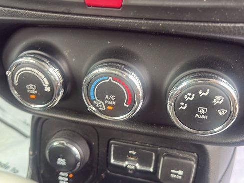 Used 2016 Jeep Renegade 75th Anniversary AWD/4WD image 22