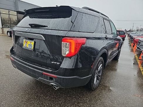 Used 2023 Ford Explorer XLT w/ Equipment Group 202A image 5