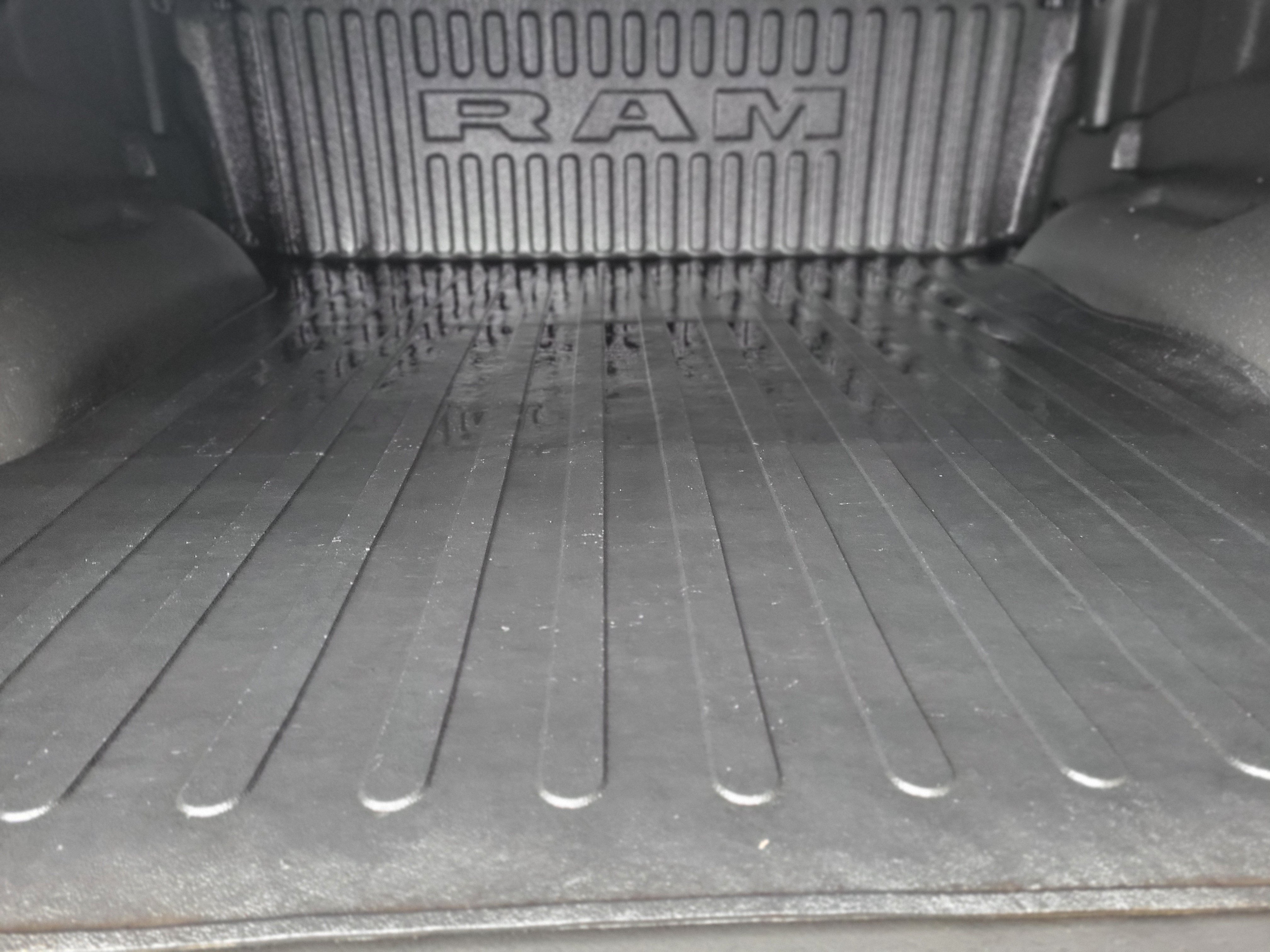 Used 2022 RAM 1500 Laramie AWD/4WD image 11