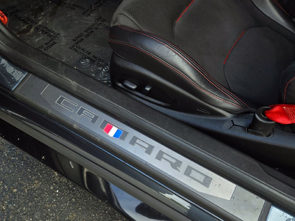 Used 2019 Chevrolet Camaro ZL1 RWD image 18