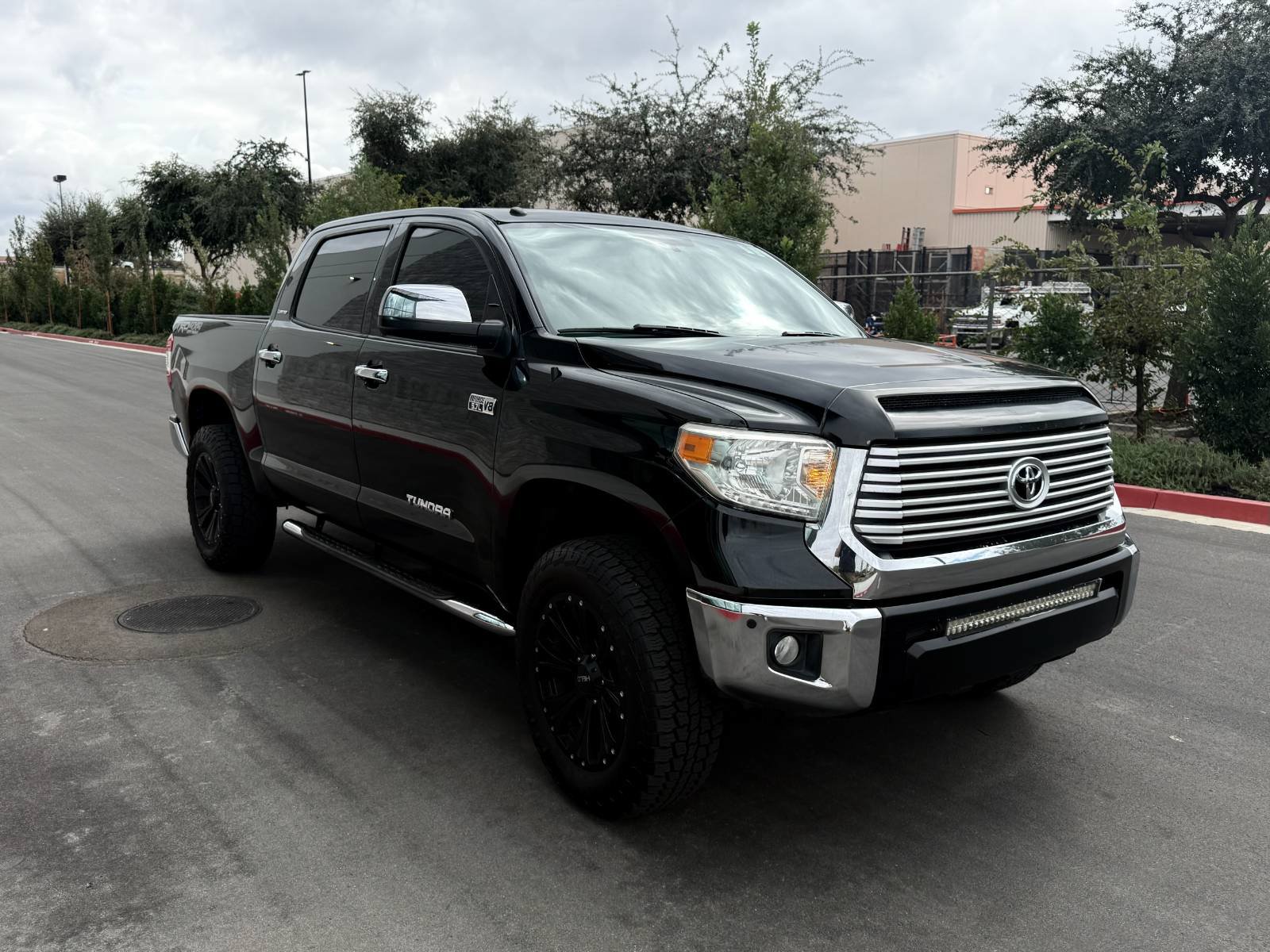 Used 2014 Toyota Tundra Limited w/ Limited Premium Package AWD/4WD image 3