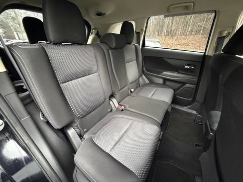 Used 2016 Mitsubishi Outlander SEL image 19