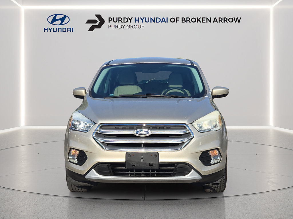 Used 2017 Ford Escape SE FWD image 3