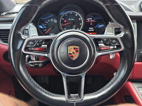 Used 2018 Porsche Macan Turbo AWD/4WD image 39