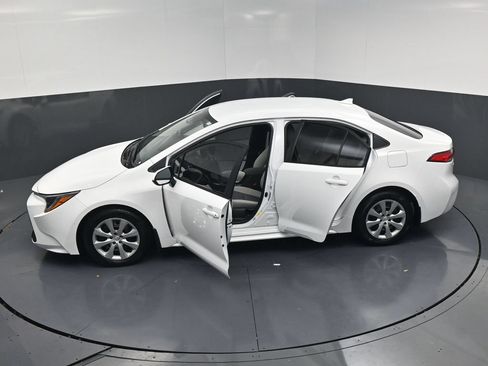 Used 2025 Toyota Corolla LE FWD image 25