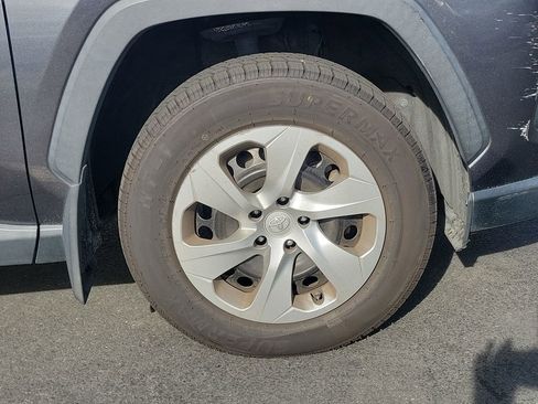 Used 2021 Toyota RAV4 LE image 5