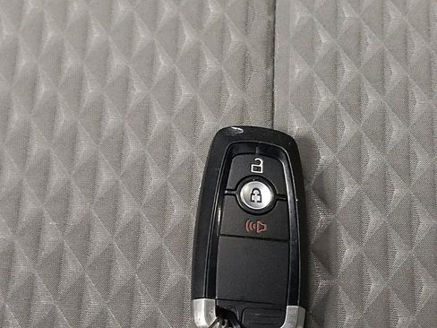 Used 2021 Ford Escape SE image 32