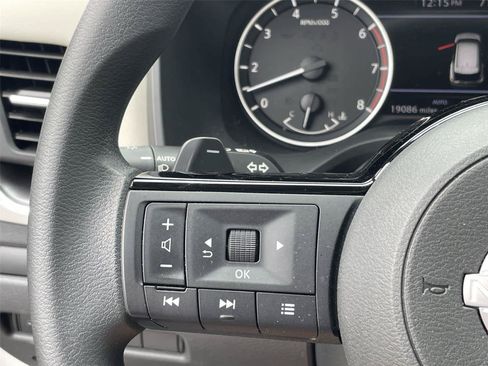 Used 2023 Nissan Rogue SV AWD/4WD image 18