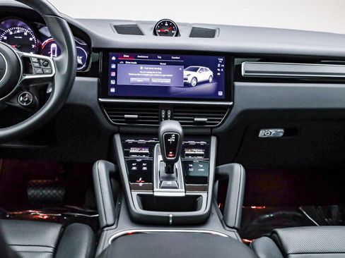 Used 2022 Porsche Cayenne Platinum Edition image 17