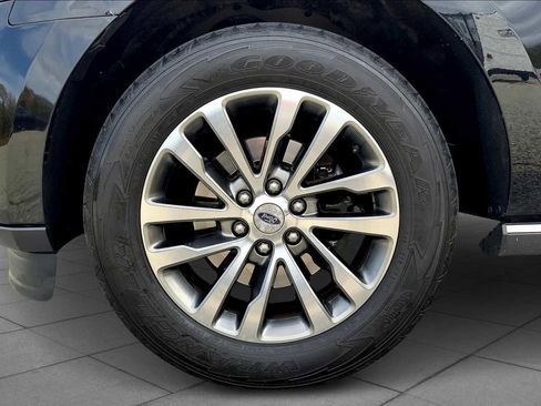 Used 2018 Ford Expedition Limited image 10