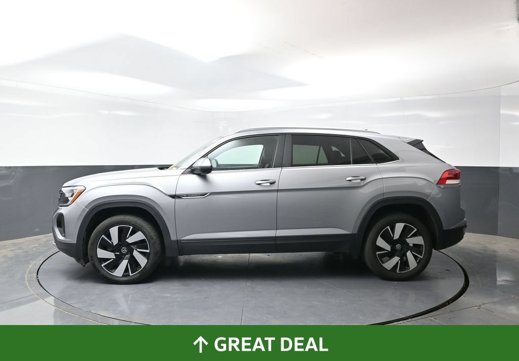 Used 2025 Volkswagen Atlas Cross Sport SE FWD image 12