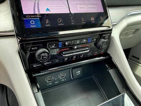 Used 2023 Jeep Grand Cherokee Overland w/ Luxury Tech Group IV RWD image 23