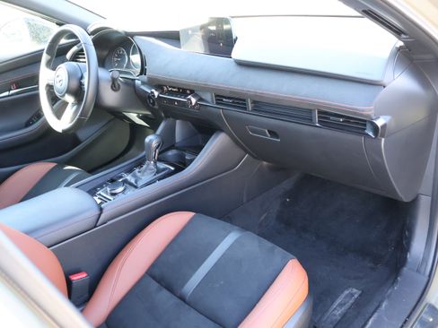 Certified 2025 MAZDA MAZDA3 Carbon image 10