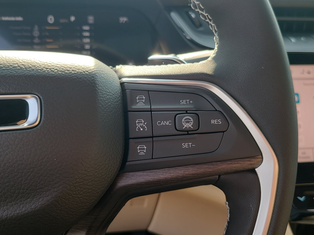 New 2026 Jeep Grand Cherokee Limited w/ Luxury Tech Group II AWD/4WD image 34