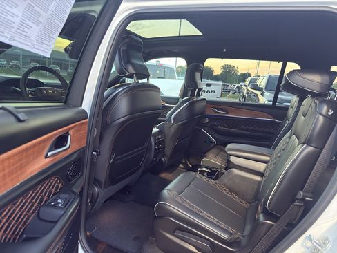 Used 2026 Jeep Grand Cherokee L Summit w/ Advanced Protech Group IV AWD/4WD image 31