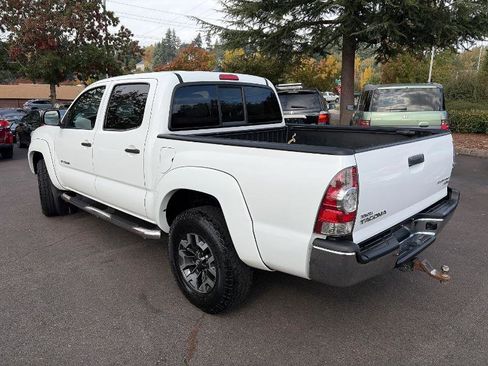 Used 2015 Toyota Tacoma PreRunner w/ SR5 Package image 5