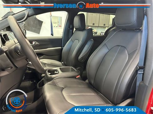 New 2026 Chrysler Pacifica Select image 14