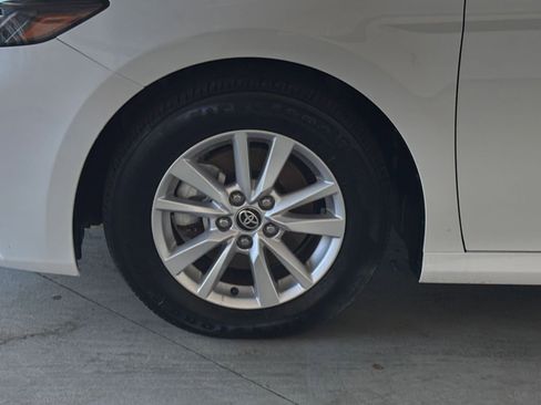 Used 2025 Toyota Camry LE image 34