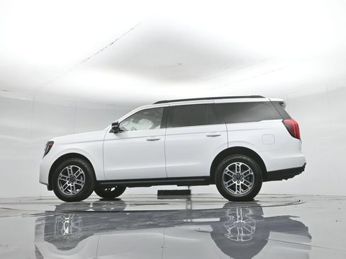 Used 2025 Ford Expedition Active AWD/4WD image 59