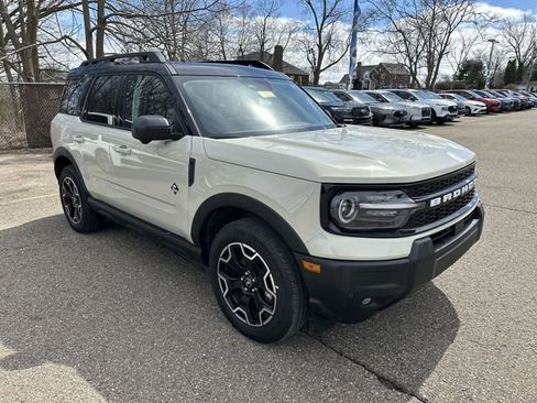 Used 2025 Ford Bronco Sport Outer Banks w/ Outer Banks Tech Package+ image 11