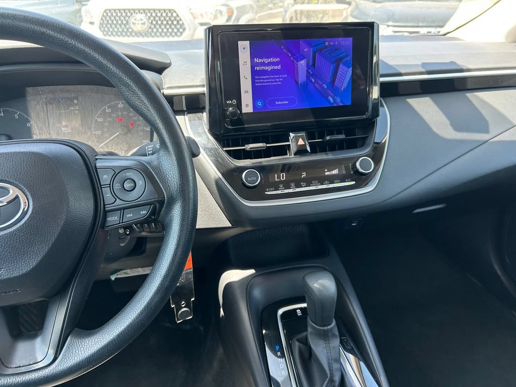 Used 2025 Toyota Corolla LE FWD image 17