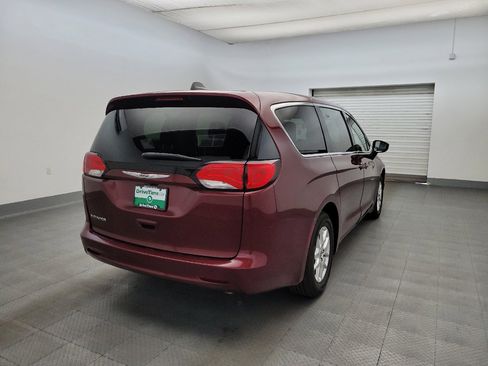 Used 2022 Chrysler Voyager LX FWD image 9