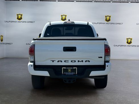Used 2022 Toyota Tacoma TRD Sport w/ TRD Premium Sport Package RWD image 4