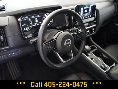 Used 2025 Nissan Pathfinder SL AWD/4WD image 16
