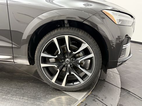 Certified 2023 Volvo XC60 B5 Ultimate AWD/4WD image 9