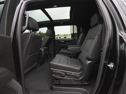 Used 2026 Chevrolet Suburban RST w/ RST Capability Package AWD/4WD image 35