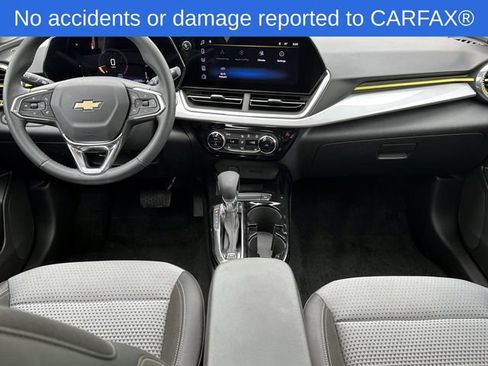 Certified 2024 Chevrolet Trax LT w/ Sunroof Package FWD image 16