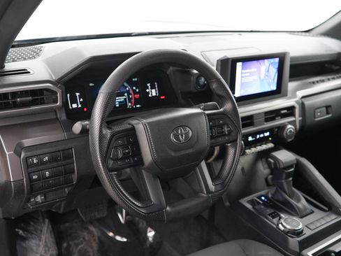 Used 2025 Toyota Tacoma SR5 AWD/4WD image 20