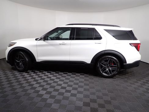 Used 2025 Ford Explorer ST image 10