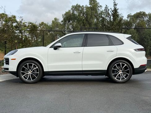 Used 2026 Porsche Cayenne image 2