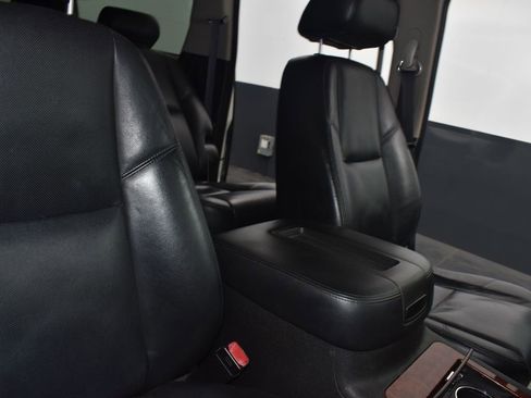 Used 2010 Chevrolet Suburban LTZ image 36