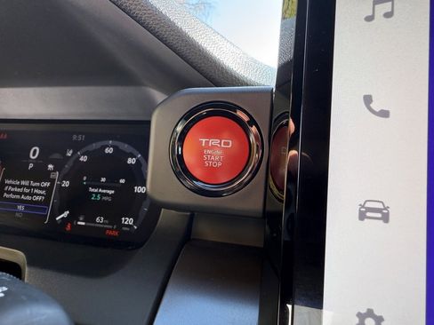 Certified 2024 Toyota Tacoma TRD Off-Road image 25