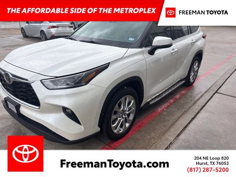 Used 2021 Toyota Highlander Limited FWD image 1